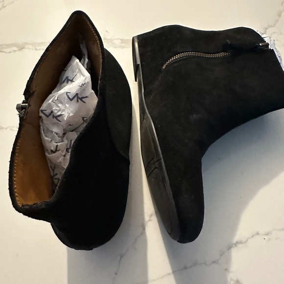 FLAT BLACK SUEDE ANKLE BOOTS - Picture 2 of 5